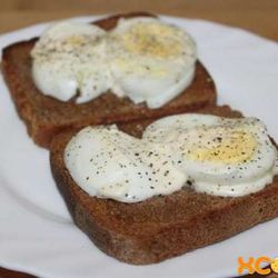 Рецепт Гренков из черного хлеба с вареным яйцом