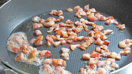 Рецепт гренков из черного хлеба с вареным яйцом