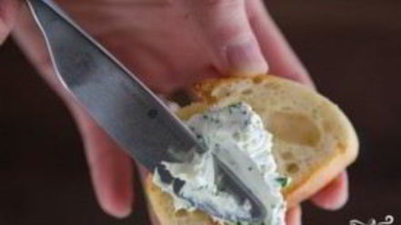 Рецепт гренков с колбасой