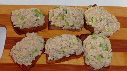 Рецепт гренков с курицей и чесноком