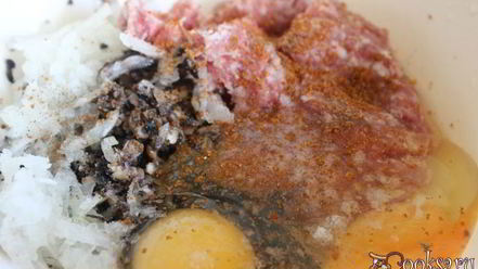 Рецепт гренков с мясным фаршем и шампиньонами