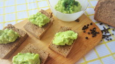 Рецепт гренков с паштетом из авокадо