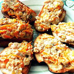 Рецепт Гренков с печенью трески, морковью и луком