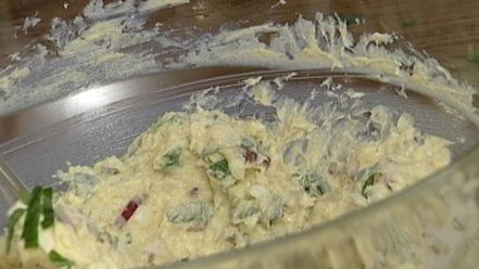 Рецепт гренков с селедочным маслом