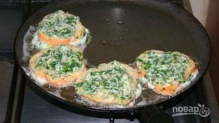 Рецепт гренков с сыром и яйцом на сковороде