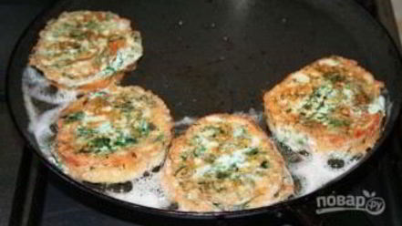 Рецепт гренков с сыром и яйцом на сковороде