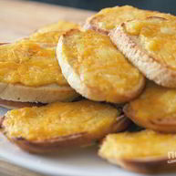 Рецепт Гренков с сыром и яйцом в духовке