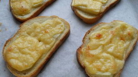 Рецепт гренков с яблоком и сыром