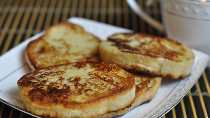 Рецепт гренков с яйцом на сковороде