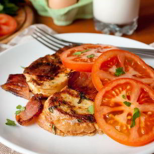 Рецепт Несладких гренков с беконом и помидорами