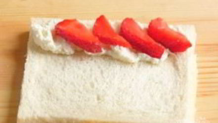 Рецепт сладких рулетиков-гренков по-французски