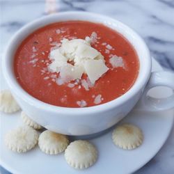 Рецепт Томатного крема-супа и гренки с сыром Бри