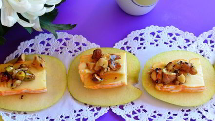 Рецепт канапе француженка из яблок, сыра и орехов