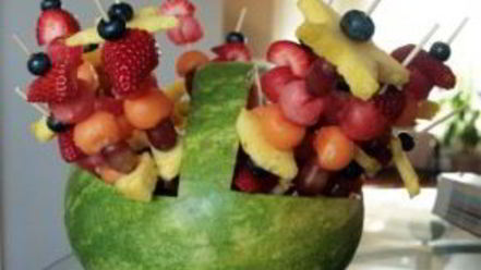 Рецепт канапе из фруктов на шпажках