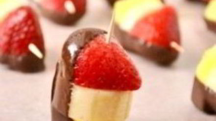 Рецепт канапе из фруктов на шпажках