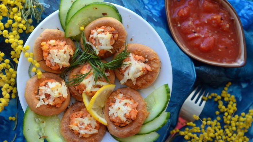 Рецепт канапе из сушек с горбушей