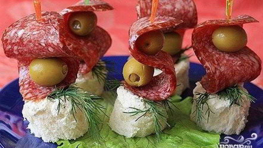 Рецепт канапе на шпажках с салями