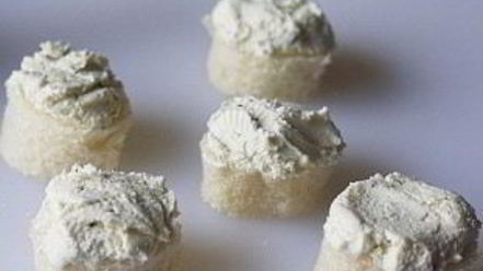 Рецепт канапе на шпажках с салями