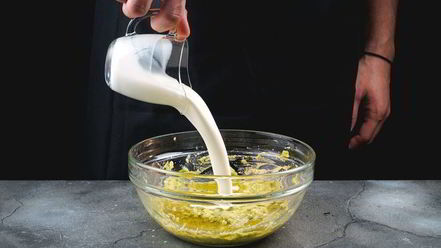 Рецепт канапе с форелью и соусом из авокадо