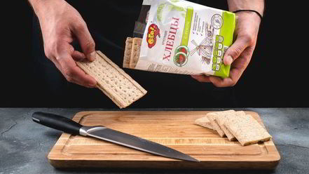 Рецепт канапе с форелью и соусом из авокадо