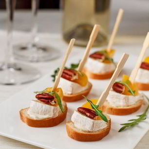 Рецепт Канапе с камамбером и персиком