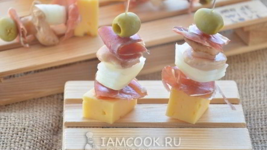 Рецепт канапе с хамоном, грибами и сыром