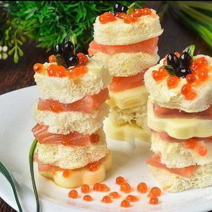Рецепт Канапе с копченой семгой Семь слоев