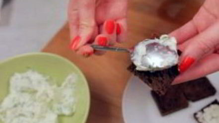 Рецепт канапе с красной рыбой розочки