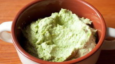 Рецепт канапе с кремом из феты и песто с томатами