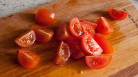 Рецепт канапе с кремом из феты и песто с томатами