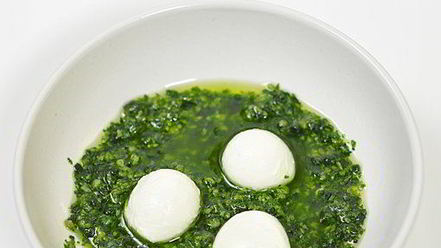 Рецепт канапе с мини-моцареллой и помидорами черри