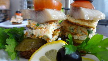 Рецепт канапе с морковными блинчиками