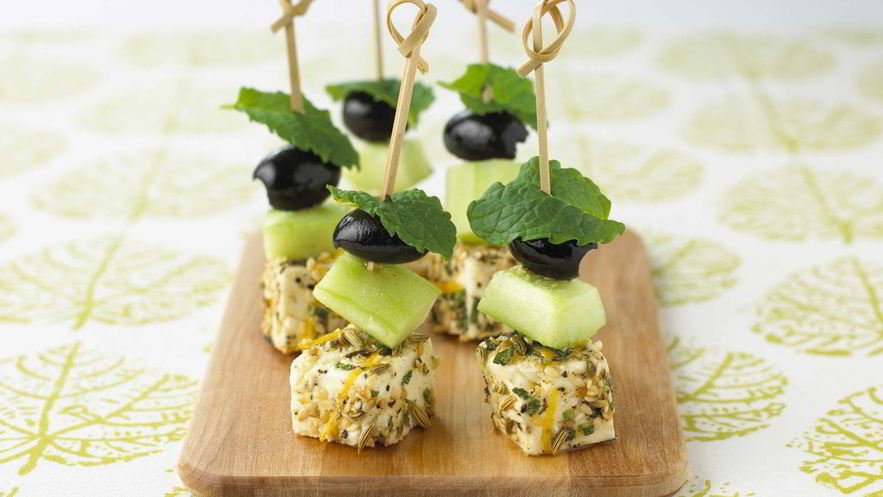 Рецепт канапе с оливками и мятой