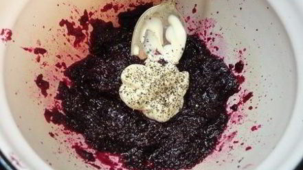 Рецепт канапе с сельдью и муссом из свеклы