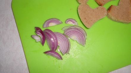 Рецепт канапе с сельдью и свеклой