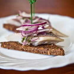 Рецепт Канапе с сельдью