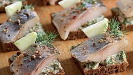 Рецепт канапе с сельдью