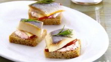 Рецепт канапе с сельдью