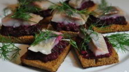 Рецепт канапе с сельдью