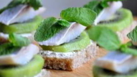 Рецепт канапе с сельдью