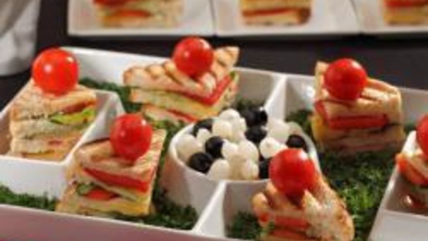 Рецепт канапе с сыром и помидорами черри