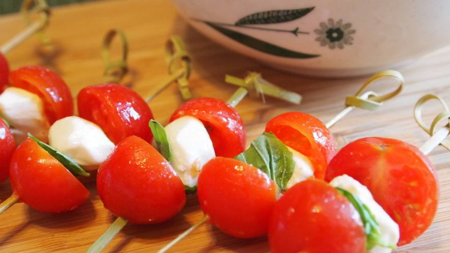 Рецепт канапе с сыром моцарелла