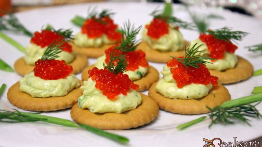Рецепт новогодних канапе на крекерах
