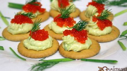 Рецепт новогодних канапе на крекерах