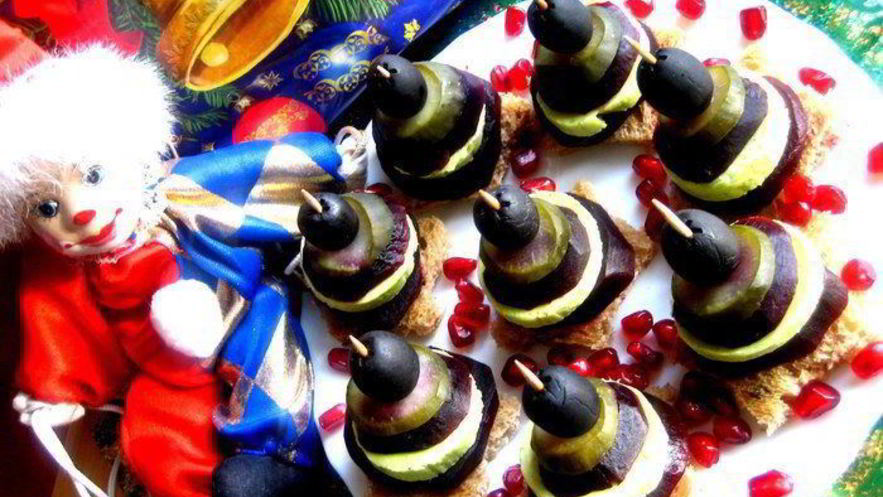 Рецепт пикантных канапе из свеклы