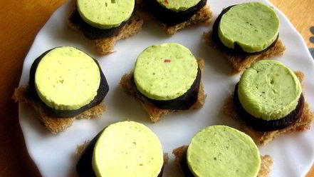 Рецепт пикантных канапе из свеклы