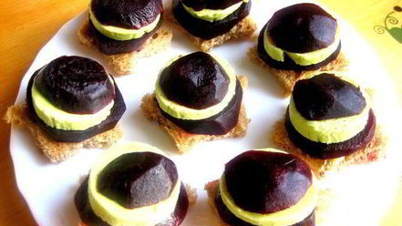 Рецепт пикантных канапе из свеклы