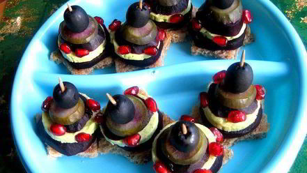 Рецепт пикантных канапе из свеклы