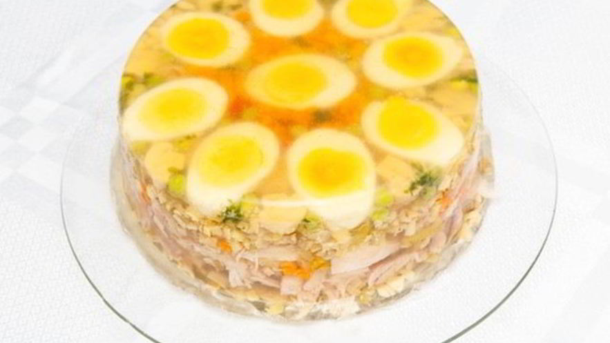 Рецепт куриного холодца с яйцами