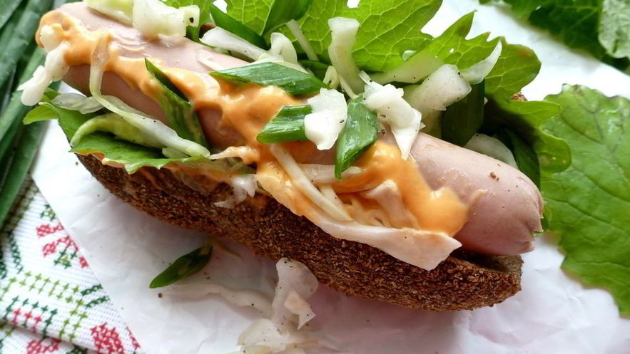 Рецепт хот-дога с капустным салатом